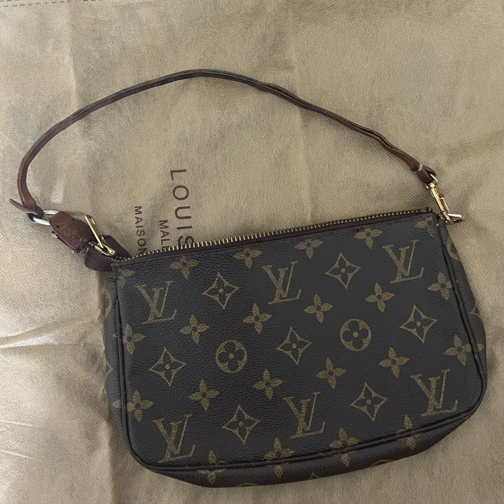 Louis Vuitton Pochette Mini Shoulder Bag